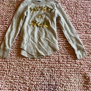 Old navy gray/white t-shirt M